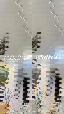 Nhà bán âu cơ chính chủ có 5p 64m2 hẻm 5m