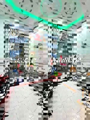 Nhà 4 tầng,3T400,sát chợ Bà Hom,vị trí đẹp, sổ hồng chính chủ.