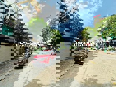 CHÍNH CHỦ CẦN BÁN MT NGAY VINCOM DĨ AN. DT 100M. NGANG 5x20m. Tiện ích