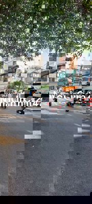 Bán gấp nhà chính chủ MTKD Khuông Việt ngay Hòa Bình, đối diện Đầm Sen