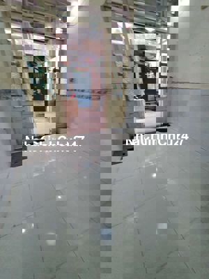 Nhà Chính Chủ  Mới Sơn 4,5x7 1lầu 2pn 1wc có 1máy lạnh