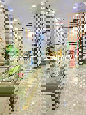 chính chủ kẹt tiền cần bán 5x20 , 2 tầng , xe hoi