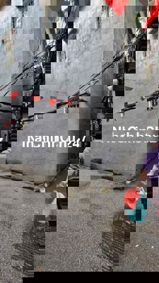 Nhà hai mặt ngõ 72m2 - ngõ 172 Lạc Long Quân. Giấy tờ chính chủ