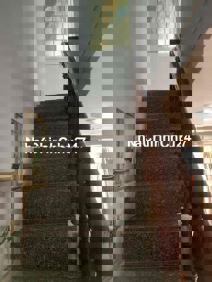 chính chủ cần bán nhà phố,1 lầu 2 phòng 2wc nội thất cơ bản