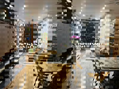 Chính chủ bán căn góc 4 phòng ngủ 135m2 nội thất đầy đủ view Hồ Tây