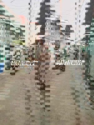 Chính chủ đăng bán miếng đất thổ cư rộng 101m2 hẻm xe hơi