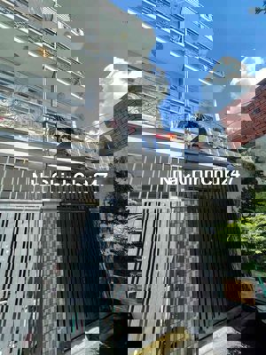 Chính chủ bán nhà 1 trệt 2 lầu Gần chợ Hiệp Thành