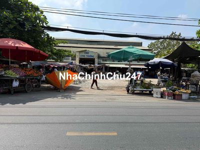 Chính chủ kẹt xả lỗ nền đất mặt tiền kinh doanh gần chợ Long trường q9