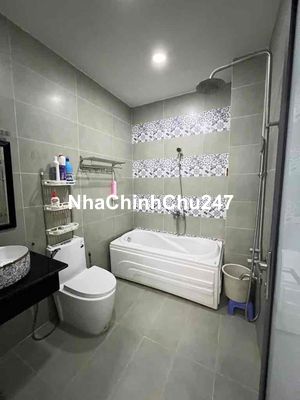 Nhà căn góc hẻm thông thoáng 3 tầng .Quận 8. chủ cần bán gấp.