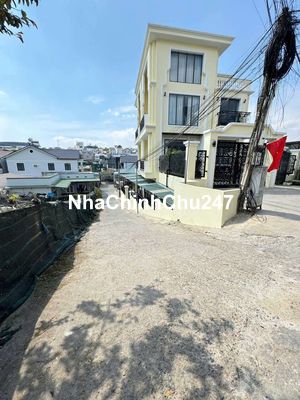 chính chủ cần bán 1 căn nhà lộ ô tô 1 trệt 1 lầu gần chợ đêm dalat