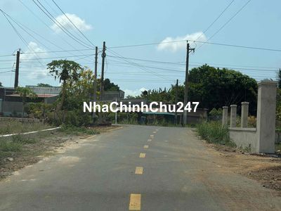 cần bán đất chỉnh chủ, mặt tiền rộng, trung tâm thị trấn đất đỏ