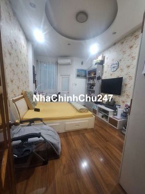 Chính chủ đang ở, bán nhà 4 tầng hẻm Cách Mạng Tháng 8 f7. Nhà còn mới