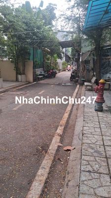 Chính chủ bán nhà phố cao tầng hiện đại,Hẻm xe hơi đậu trước cửa