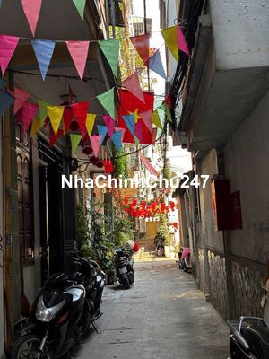 Chủ cần bán gấp nhà phố Trần Khát Chân, diên tích 30m2, 5 tầng,  ô tô
