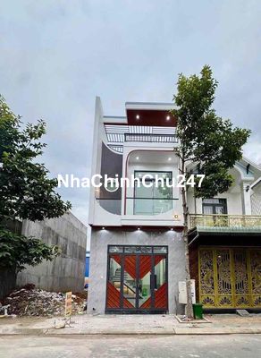 Chủ ngộp ngân hàng bán gấp nhà 2 lầu Tân Hiệp Tân Uyên